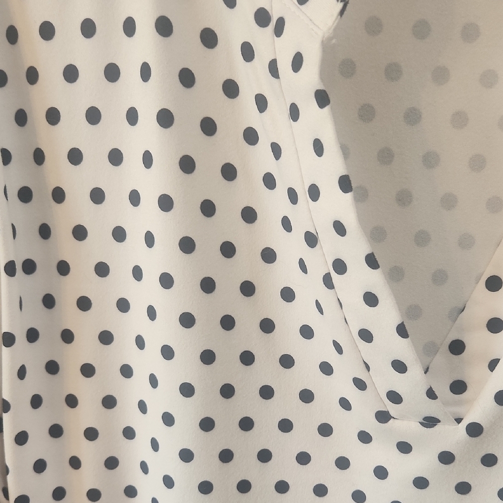 Chic Black and White Polka Dot Blouse - Picture 3 of 4